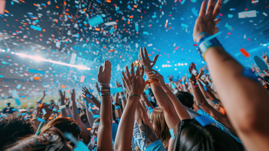 La certificación ISO 20121 está dirigida a organizaciones que planifican, organizan o prestan servicios en eventos. Define los requisitos de un Sistema de Gestión de la Sostenibilidad en Eventos, orientado a integrar criterios ambientales, sociales y económicos a lo largo de todas las etapas de un evento (diseño, planificación, ejecución y post-evento).