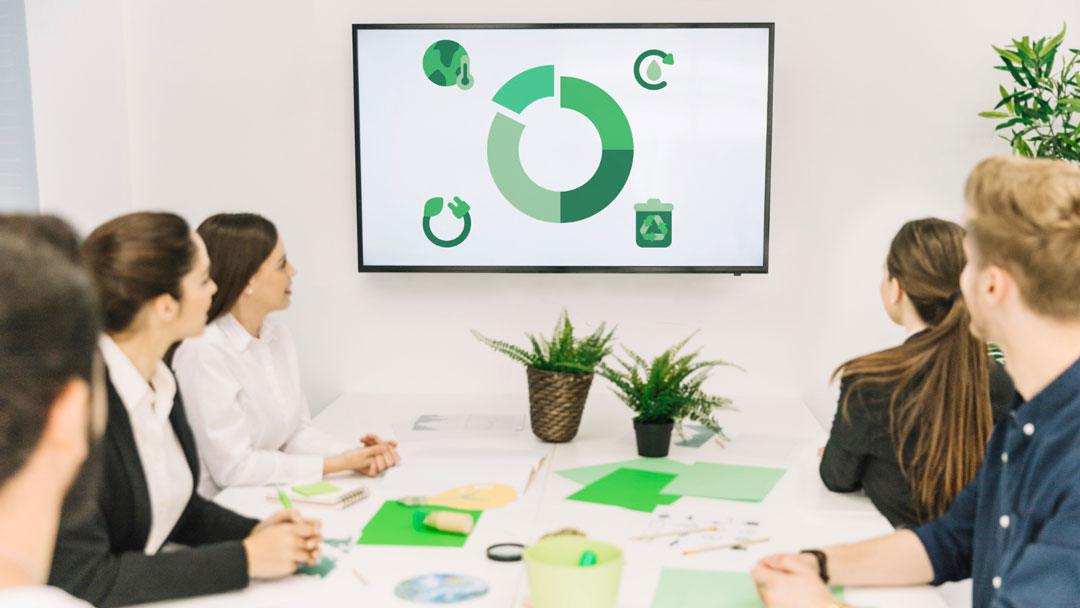 La norma ISO 14001 es la referencia normativa para la certificación del sistema de gestión del medio ambiente. Se aplica a todas las realidades corporativas, independientemente del sector y del tamaño de la empresa.